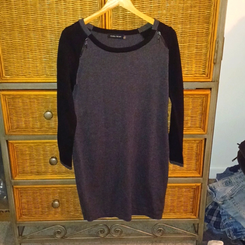 Ivanka Trump Size Medium NWOT Knit Sweater Dress Black & Gray Zipper Accents